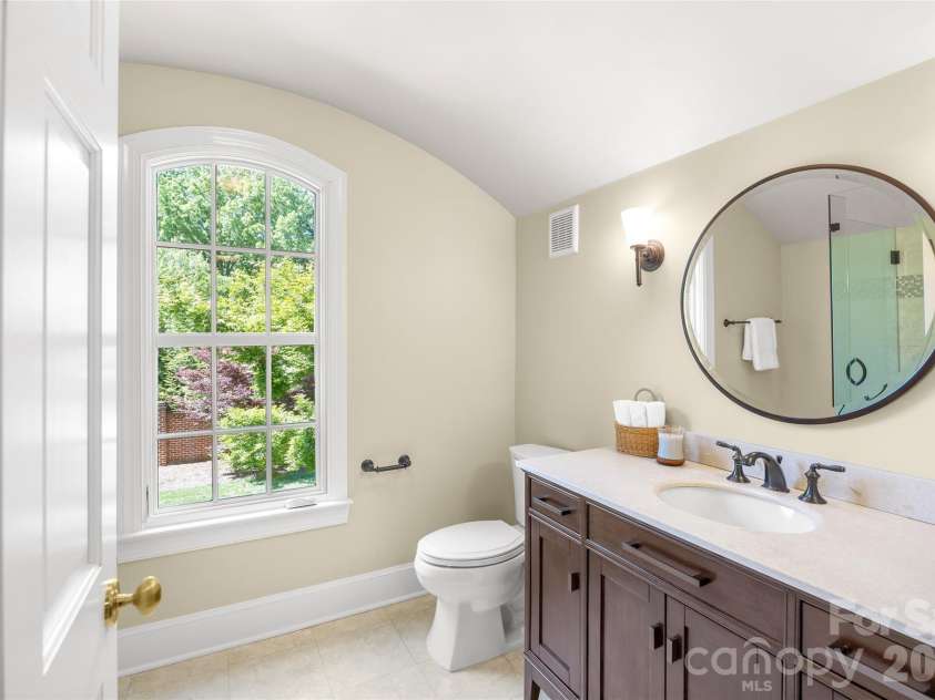 2514 Beretania Circle, Charlotte, NC 28211.  MLS# CAR4373234, YatesRealty ID 15583. 