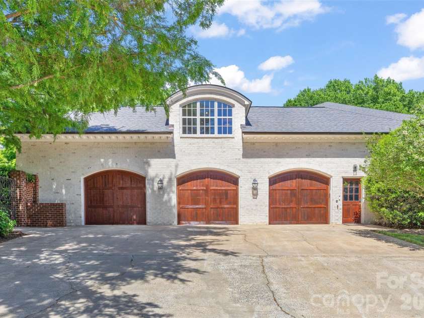 2514 Beretania Circle, Charlotte, NC 28211.  MLS# CAR4373234, YatesRealty ID 15583. 