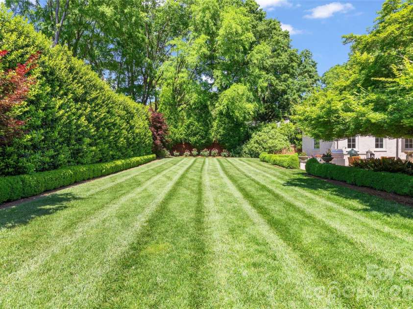 2514 Beretania Circle, Charlotte, NC 28211.  MLS# CAR4373234, YatesRealty ID 15583. 