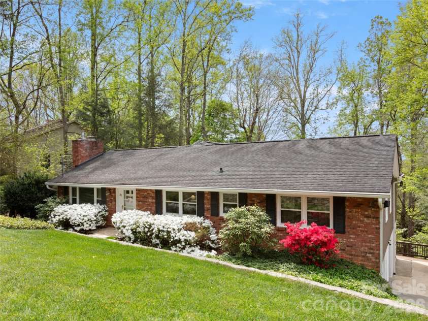 32 Westridge Drive, Asheville, NC 28803.  MLS# CAR4371050, YatesRealty ID 15586. 