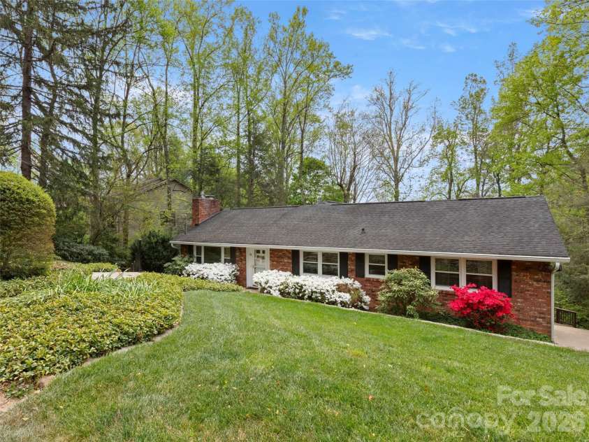 32 Westridge Drive, Asheville, NC 28803.  MLS# CAR4371050, YatesRealty ID 15586. 