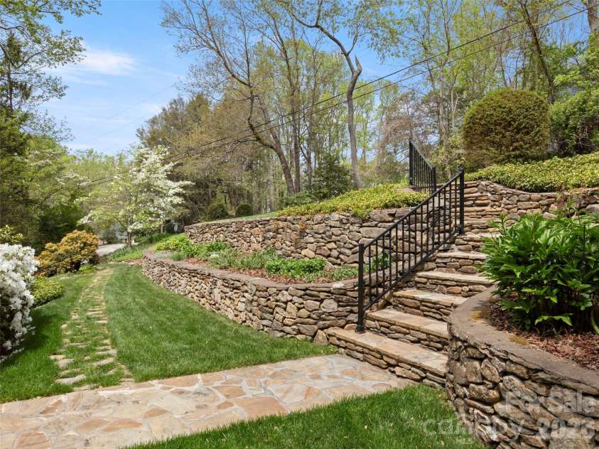 32 Westridge Drive, Asheville, NC 28803.  MLS# CAR4371050, YatesRealty ID 15586. 