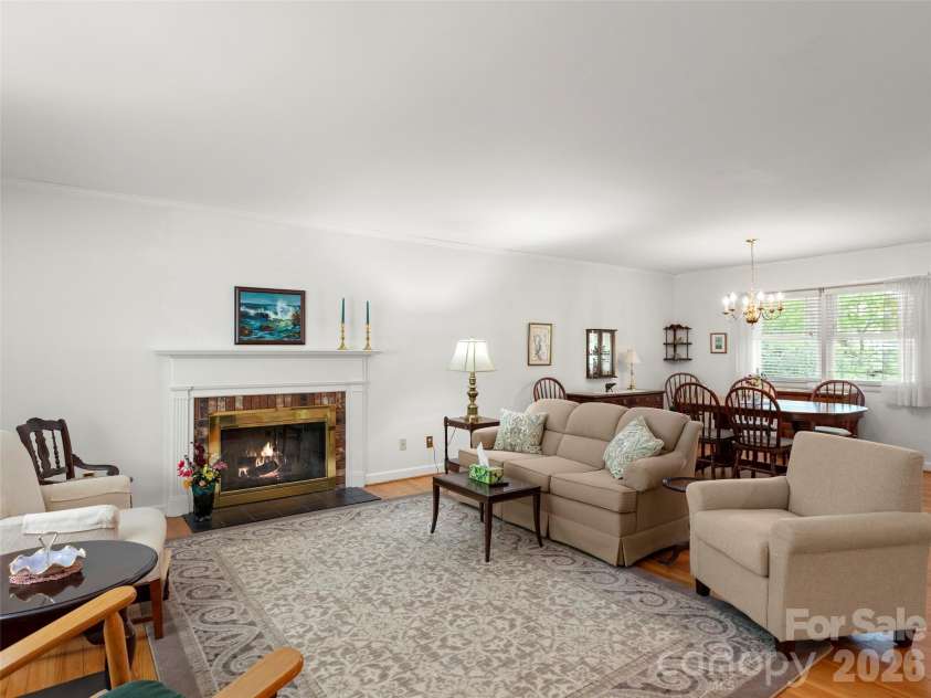 32 Westridge Drive, Asheville, NC 28803.  MLS# CAR4371050, YatesRealty ID 15586. 