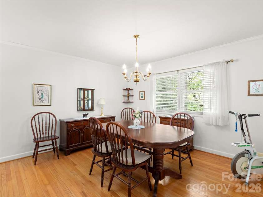 32 Westridge Drive, Asheville, NC 28803.  MLS# CAR4371050, YatesRealty ID 15586. 