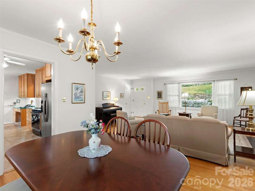 32 Westridge Drive, Asheville, NC 28803.  MLS# CAR4371050, YatesRealty ID 15586. 