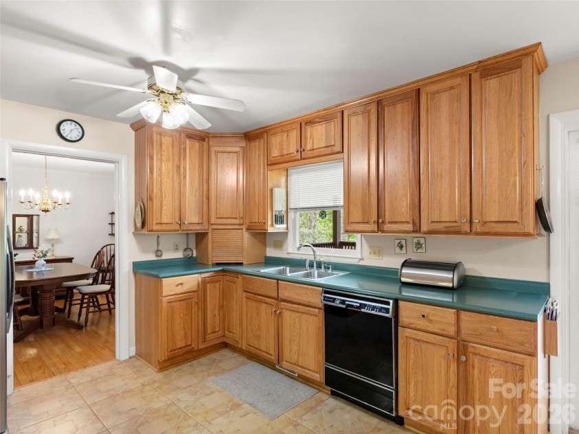32 Westridge Drive, Asheville, NC 28803.  MLS# CAR4371050, YatesRealty ID 15586. 
