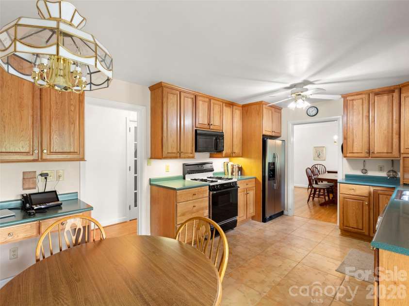 32 Westridge Drive, Asheville, NC 28803.  MLS# CAR4371050, YatesRealty ID 15586. 
