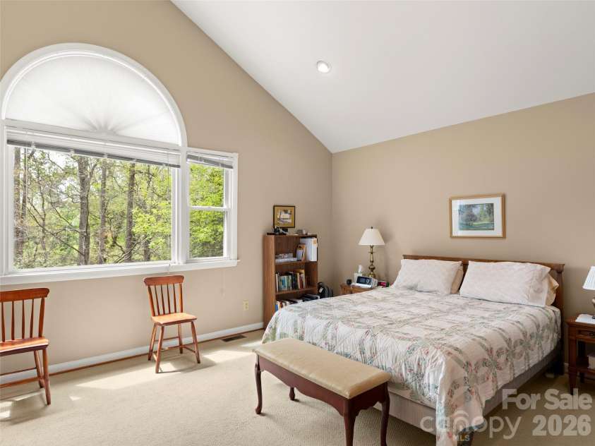 32 Westridge Drive, Asheville, NC 28803.  MLS# CAR4371050, YatesRealty ID 15586. 