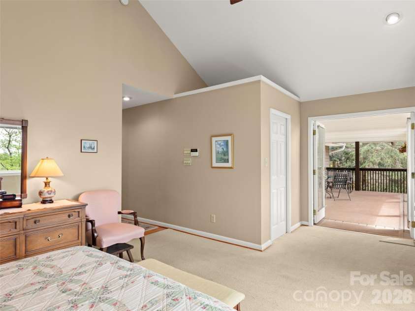 32 Westridge Drive, Asheville, NC 28803.  MLS# CAR4371050, YatesRealty ID 15586. 