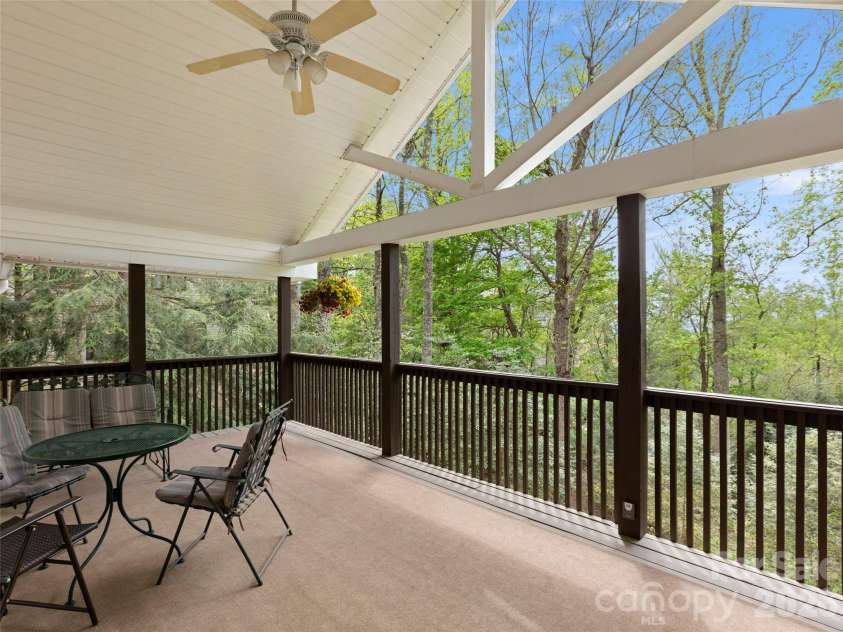 32 Westridge Drive, Asheville, NC 28803.  MLS# CAR4371050, YatesRealty ID 15586. 