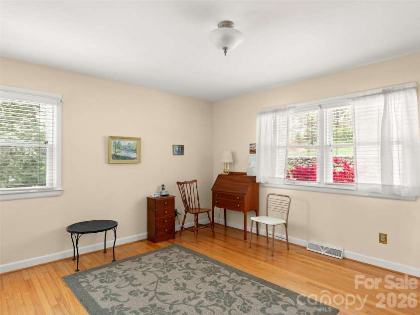 32 Westridge Drive, Asheville, NC 28803.  MLS# CAR4371050, YatesRealty ID 15586. 