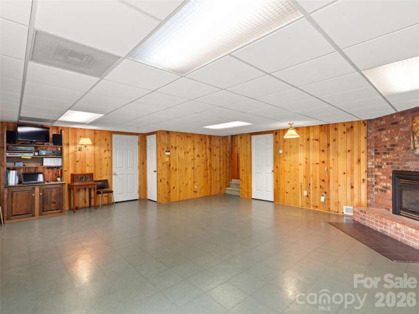 32 Westridge Drive, Asheville, NC 28803.  MLS# CAR4371050, YatesRealty ID 15586. 