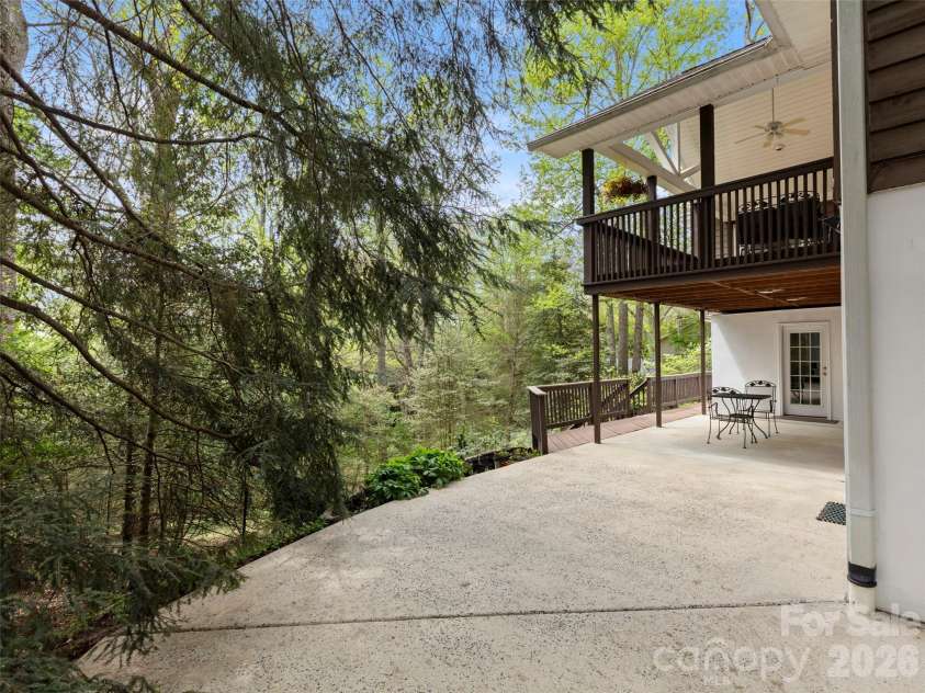 32 Westridge Drive, Asheville, NC 28803.  MLS# CAR4371050, YatesRealty ID 15586. 