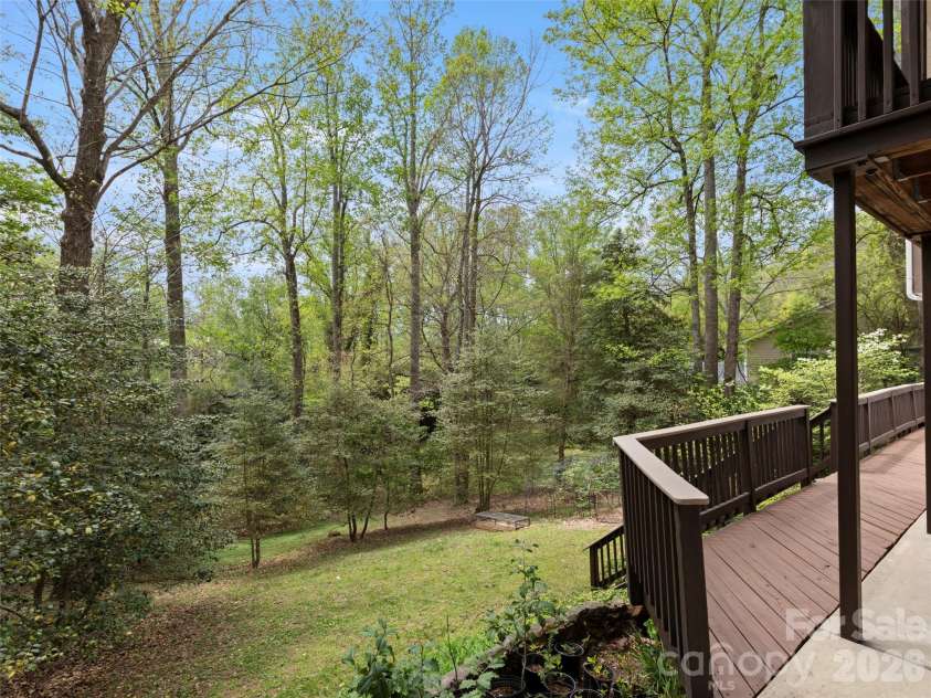 32 Westridge Drive, Asheville, NC 28803.  MLS# CAR4371050, YatesRealty ID 15586. 
