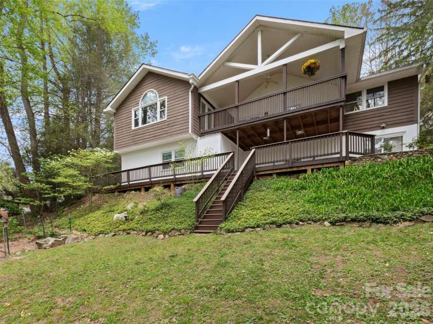 32 Westridge Drive, Asheville, NC 28803.  MLS# CAR4371050, YatesRealty ID 15586. 