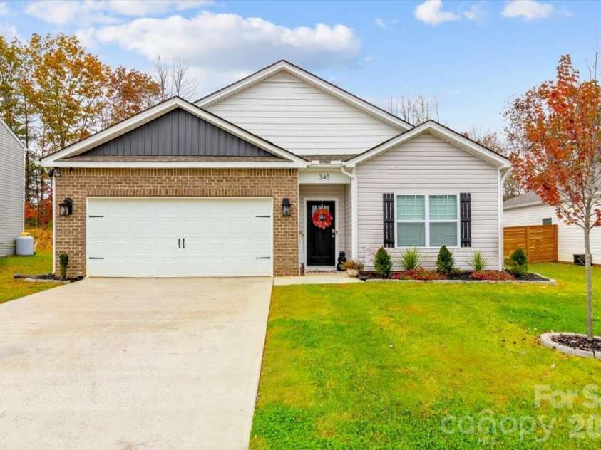 345 Ridgeview Lane, Mars Hill, NC 28754.  MLS# CAR4316774, YatesRealty ID 15587. Welcome Home