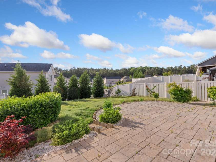 16134 Kelby Cove, Charlotte, NC 28278.  MLS# CAR4252039, YatesRealty ID 15588. 