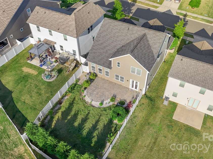 16134 Kelby Cove, Charlotte, NC 28278.  MLS# CAR4252039, YatesRealty ID 15588. 