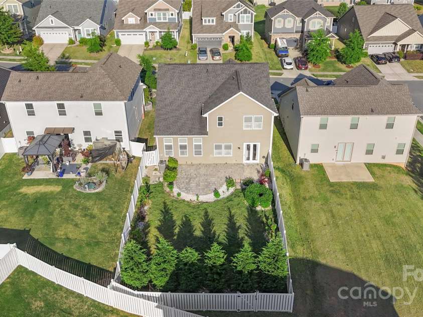 16134 Kelby Cove, Charlotte, NC 28278.  MLS# CAR4252039, YatesRealty ID 15588. 
