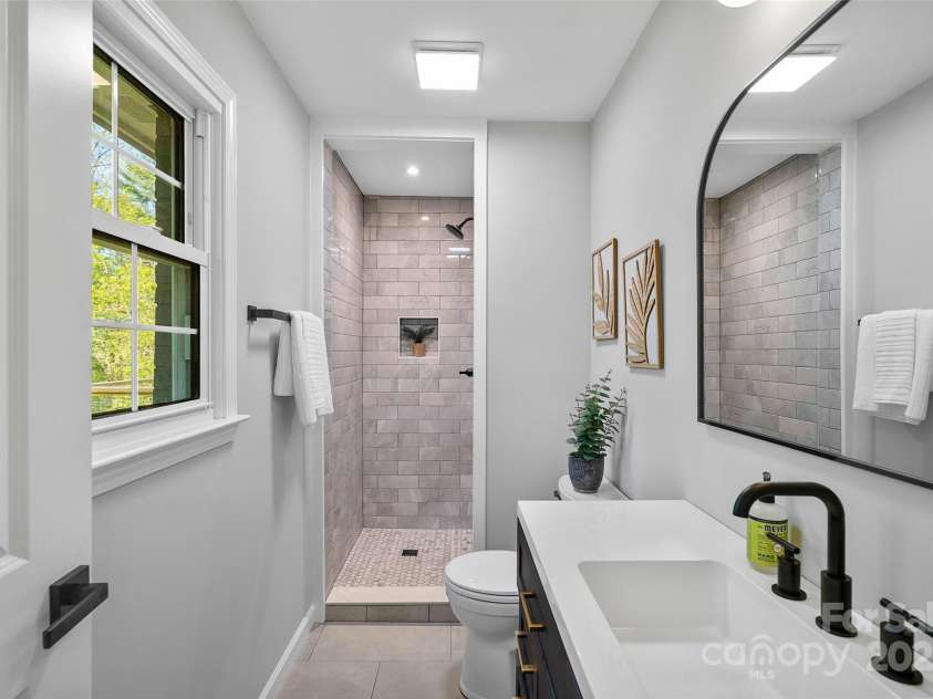 75 White Pine Drive, Fletcher, NC 28732.  MLS# CAR4251486, YatesRealty ID 15590. Primary Bath