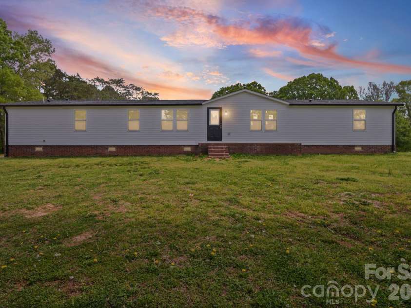 8592 Amanda Lane, Norwood, NC 28128.  MLS# CAR4368057, YatesRealty ID 15590. 