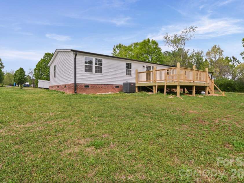 8592 Amanda Lane, Norwood, NC 28128.  MLS# CAR4368057, YatesRealty ID 15590. 