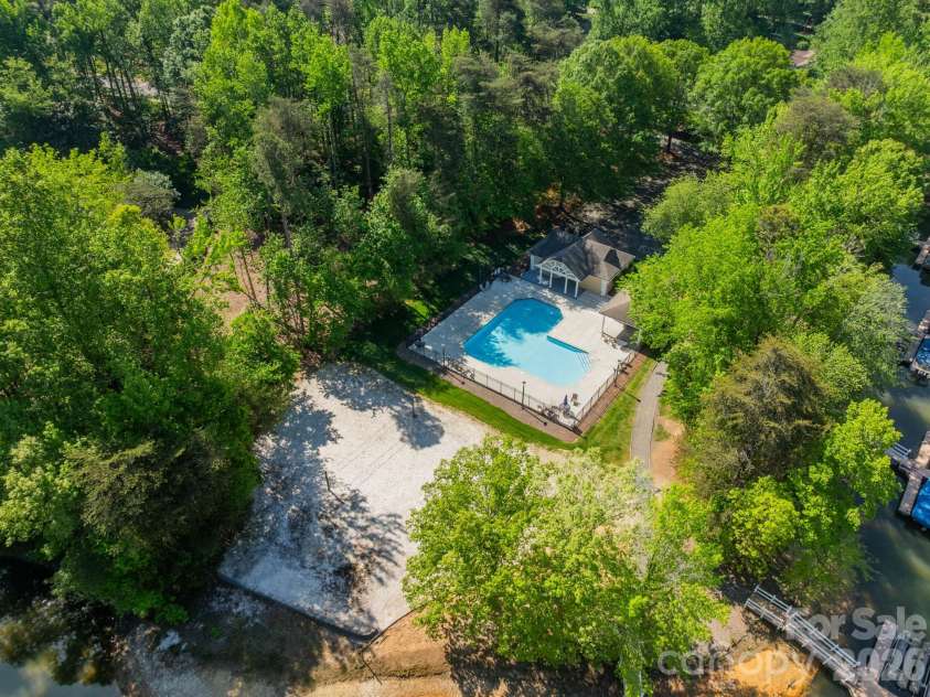 109 Lake Pine Road, Mooresville, NC 28117.  MLS# CAR4370847, YatesRealty ID 15591. 