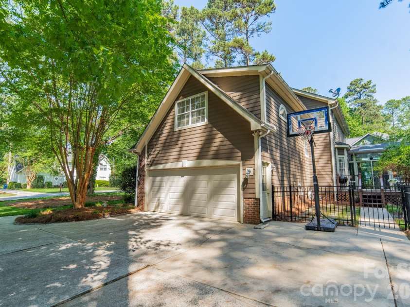 109 Lake Pine Road, Mooresville, NC 28117.  MLS# CAR4370847, YatesRealty ID 15591. 