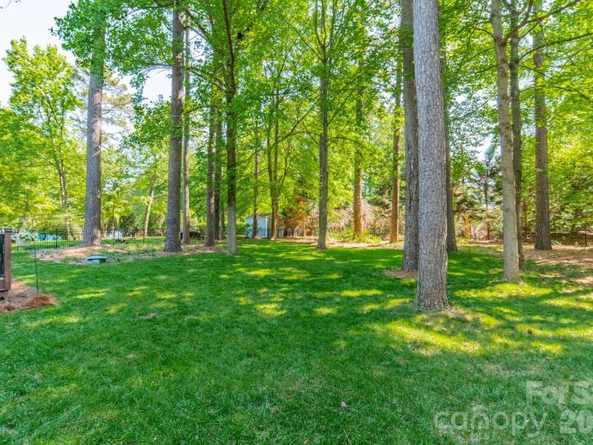 109 Lake Pine Road, Mooresville, NC 28117.  MLS# CAR4370847, YatesRealty ID 15591. 