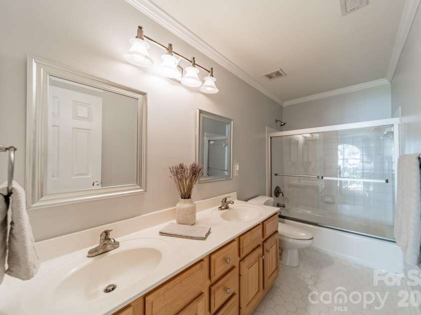 109 Lake Pine Road, Mooresville, NC 28117.  MLS# CAR4370847, YatesRealty ID 15591. 