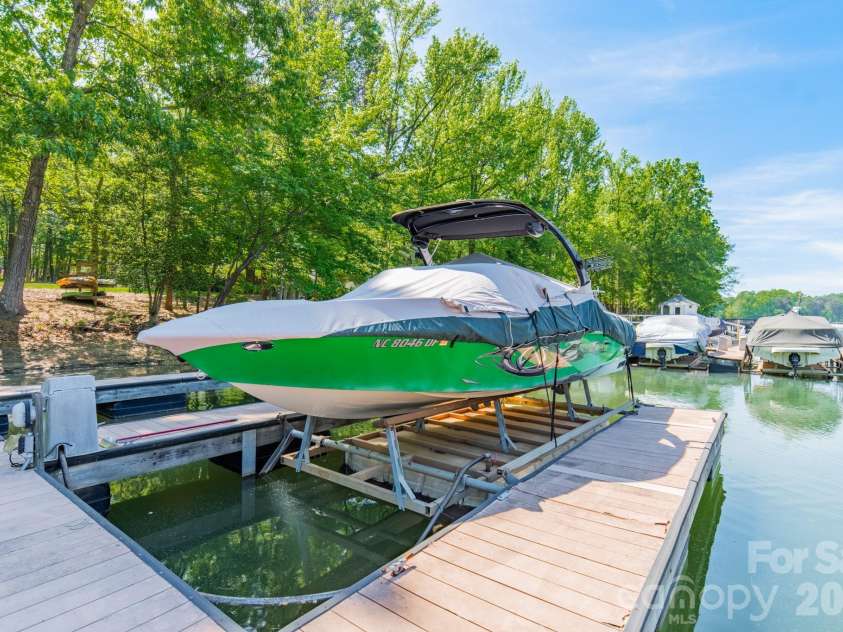 109 Lake Pine Road, Mooresville, NC 28117.  MLS# CAR4370847, YatesRealty ID 15591. 