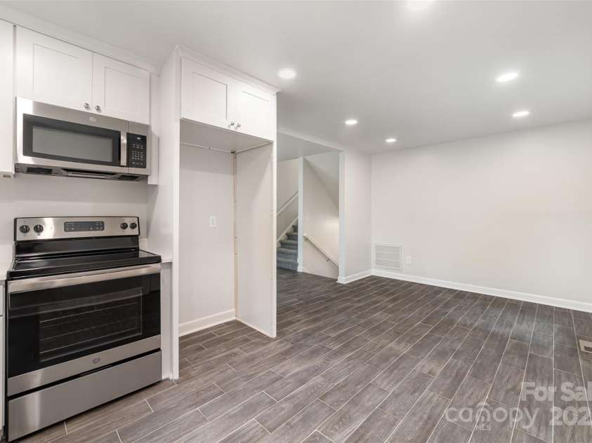 3121 Revolution Park Drive, Charlotte, NC 28217.  MLS# CAR4259283, YatesRealty ID 15592. 