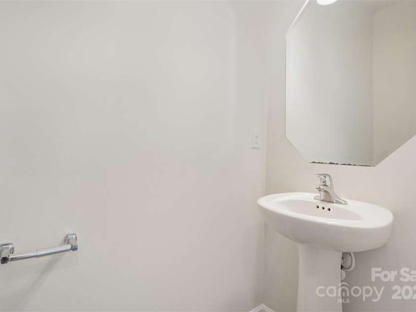 2021 Boynton Street, Charlotte, NC 28269.  MLS# CAR4254961, YatesRealty ID 15593. 