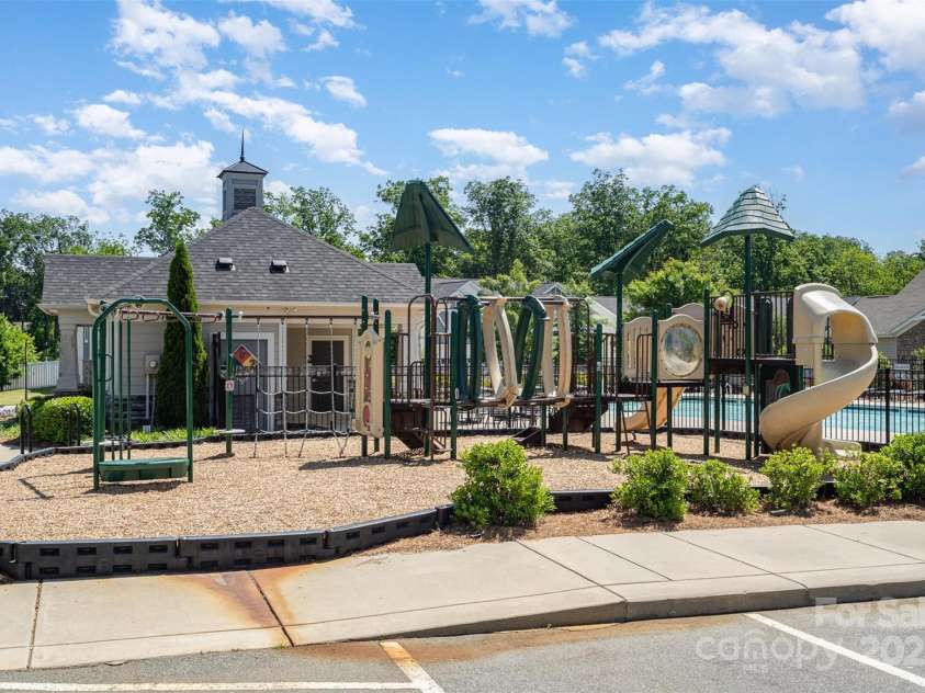 2021 Boynton Street, Charlotte, NC 28269.  MLS# CAR4254961, YatesRealty ID 15593. 