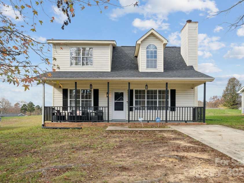 1324 Eagles Landing Drive, Charlotte, NC 28214.  MLS# CAR4203039, YatesRealty ID 15594. 