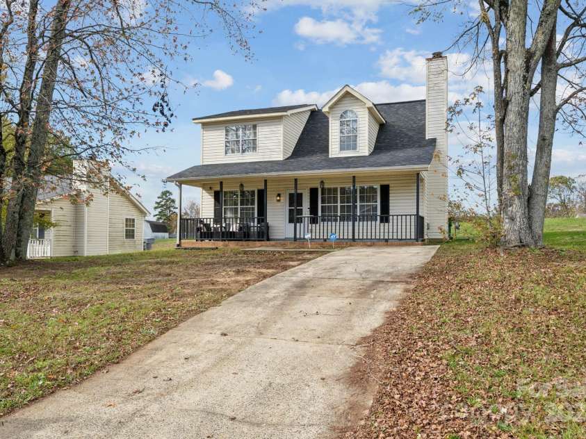1324 Eagles Landing Drive, Charlotte, NC 28214.  MLS# CAR4203039, YatesRealty ID 15594. 