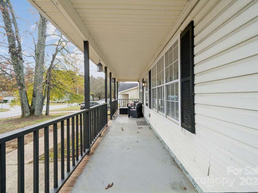 1324 Eagles Landing Drive, Charlotte, NC 28214.  MLS# CAR4203039, YatesRealty ID 15594. 