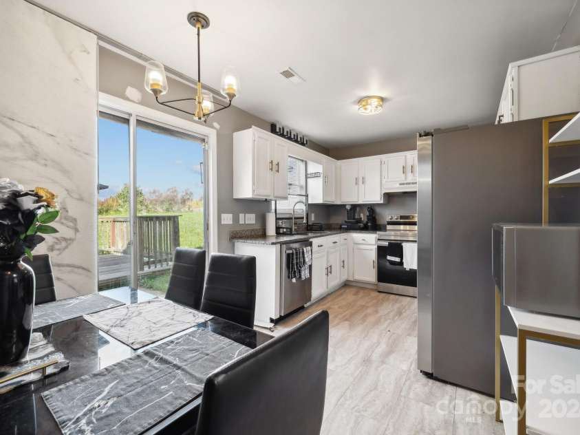 1324 Eagles Landing Drive, Charlotte, NC 28214.  MLS# CAR4203039, YatesRealty ID 15594. 
