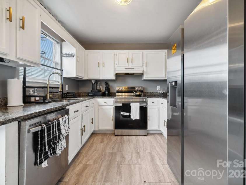 1324 Eagles Landing Drive, Charlotte, NC 28214.  MLS# CAR4203039, YatesRealty ID 15594. 