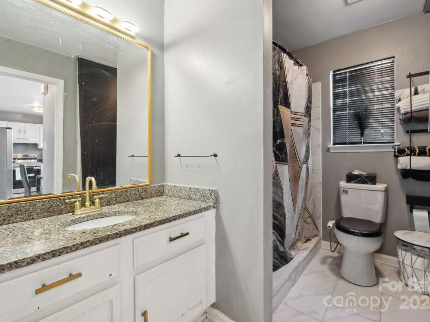 1324 Eagles Landing Drive, Charlotte, NC 28214.  MLS# CAR4203039, YatesRealty ID 15594. 