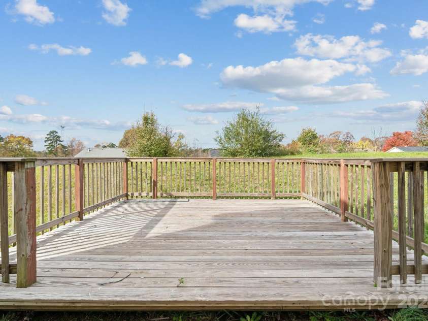 1324 Eagles Landing Drive, Charlotte, NC 28214.  MLS# CAR4203039, YatesRealty ID 15594. 