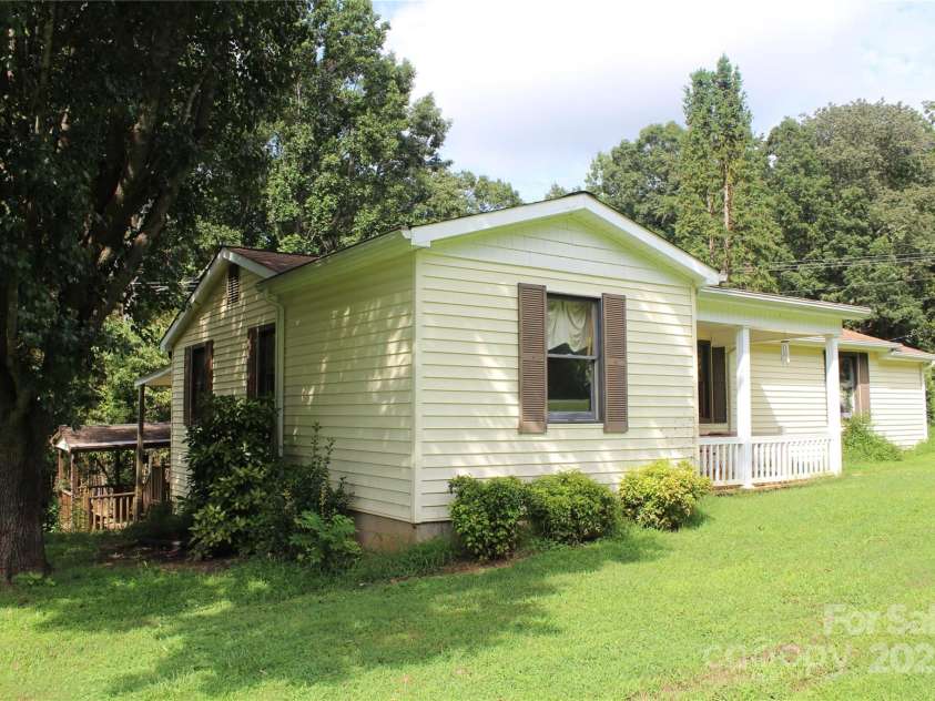 2556 NC 126 Highway, Morganton, NC 28655.  MLS# CAR4294622, YatesRealty ID 15595. 