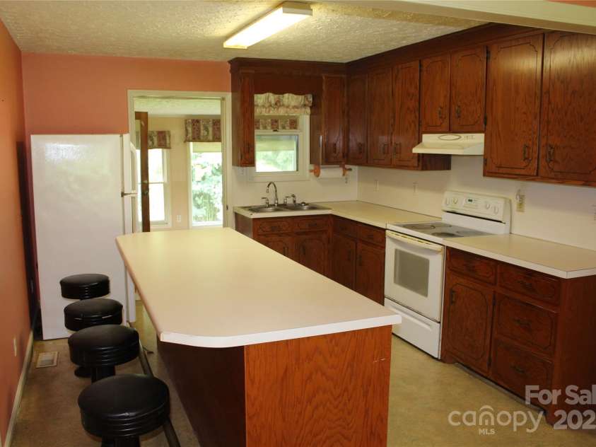 2556 NC 126 Highway, Morganton, NC 28655.  MLS# CAR4294622, YatesRealty ID 15595. 