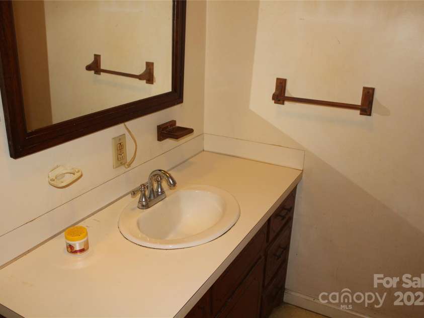 2556 NC 126 Highway, Morganton, NC 28655.  MLS# CAR4294622, YatesRealty ID 15595. 