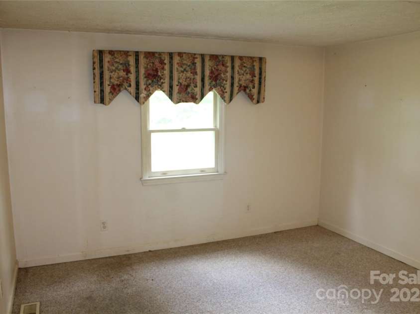 2556 NC 126 Highway, Morganton, NC 28655.  MLS# CAR4294622, YatesRealty ID 15595. 