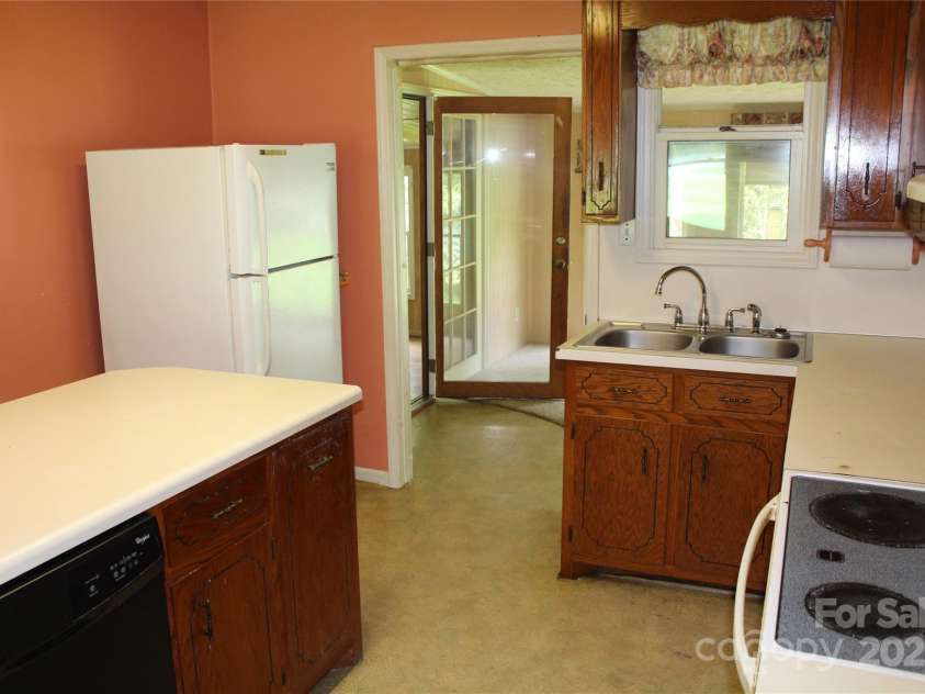 2556 NC 126 Highway, Morganton, NC 28655.  MLS# CAR4294622, YatesRealty ID 15595. 