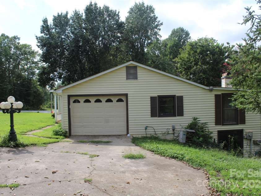 2556 NC 126 Highway, Morganton, NC 28655.  MLS# CAR4294622, YatesRealty ID 15595. 