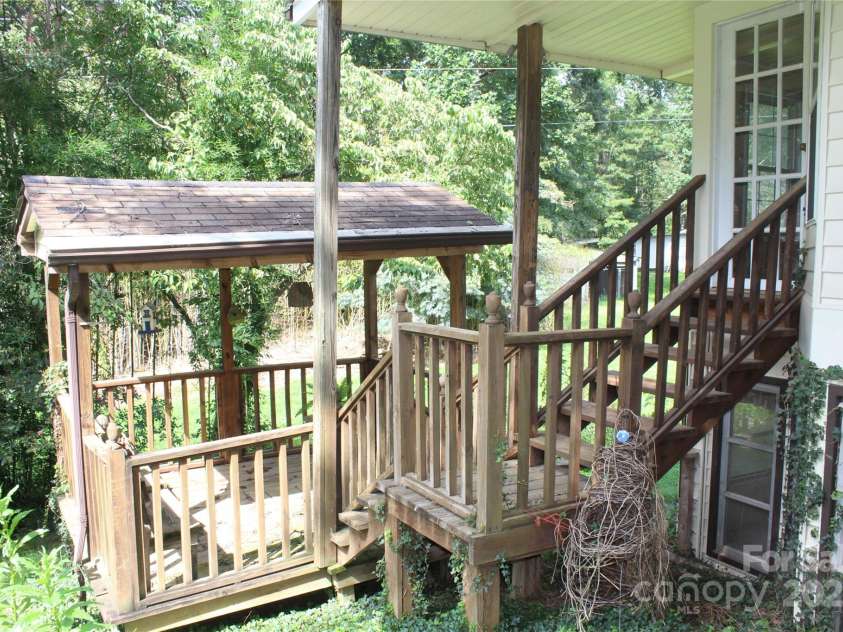 2556 NC 126 Highway, Morganton, NC 28655.  MLS# CAR4294622, YatesRealty ID 15595. 