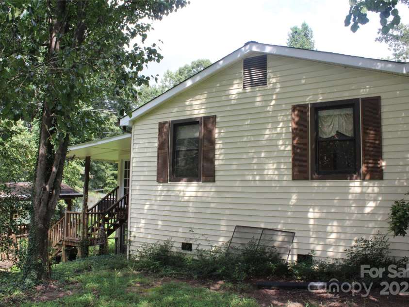 2556 NC 126 Highway, Morganton, NC 28655.  MLS# CAR4294622, YatesRealty ID 15595. 