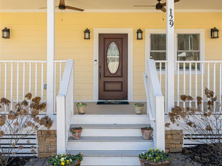 129 West Lane, Brevard, NC 28712.  MLS# CAR4232254, YatesRealty ID 15596. Entryway